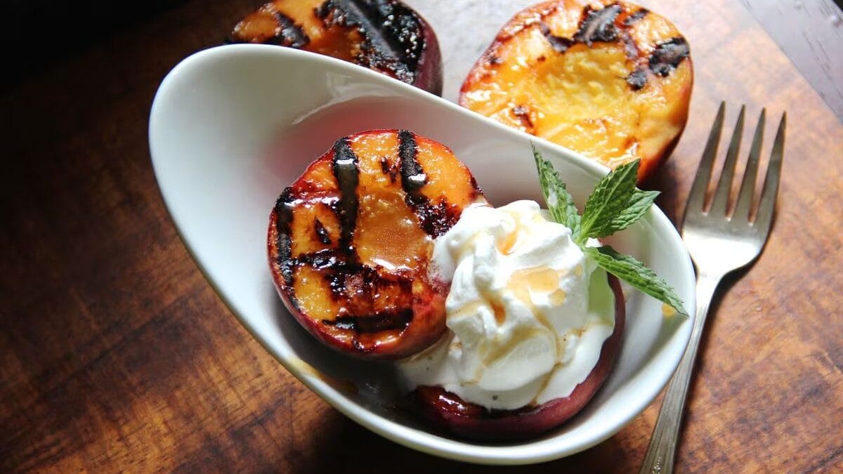 Grilled Peaches with Honey and Cinnamon