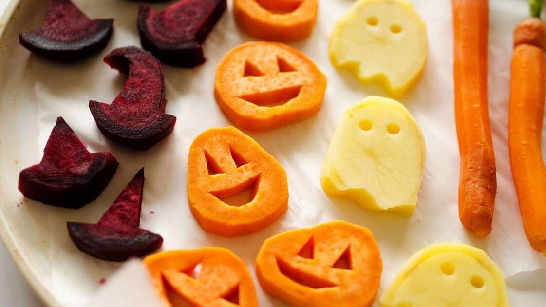 How to Incorporate Seasonal Ingredients into Spooky Snacks for Halloween